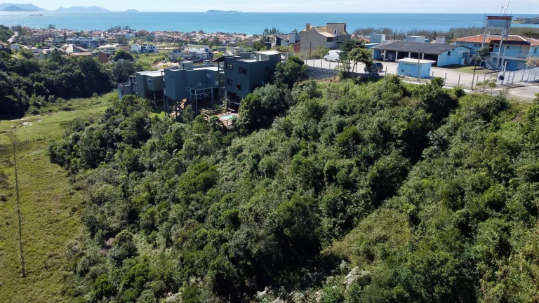 Imagem Terreno à venda em Garopaba-SC, bairro Ferraz, 810m² de área - Oportunidade única!