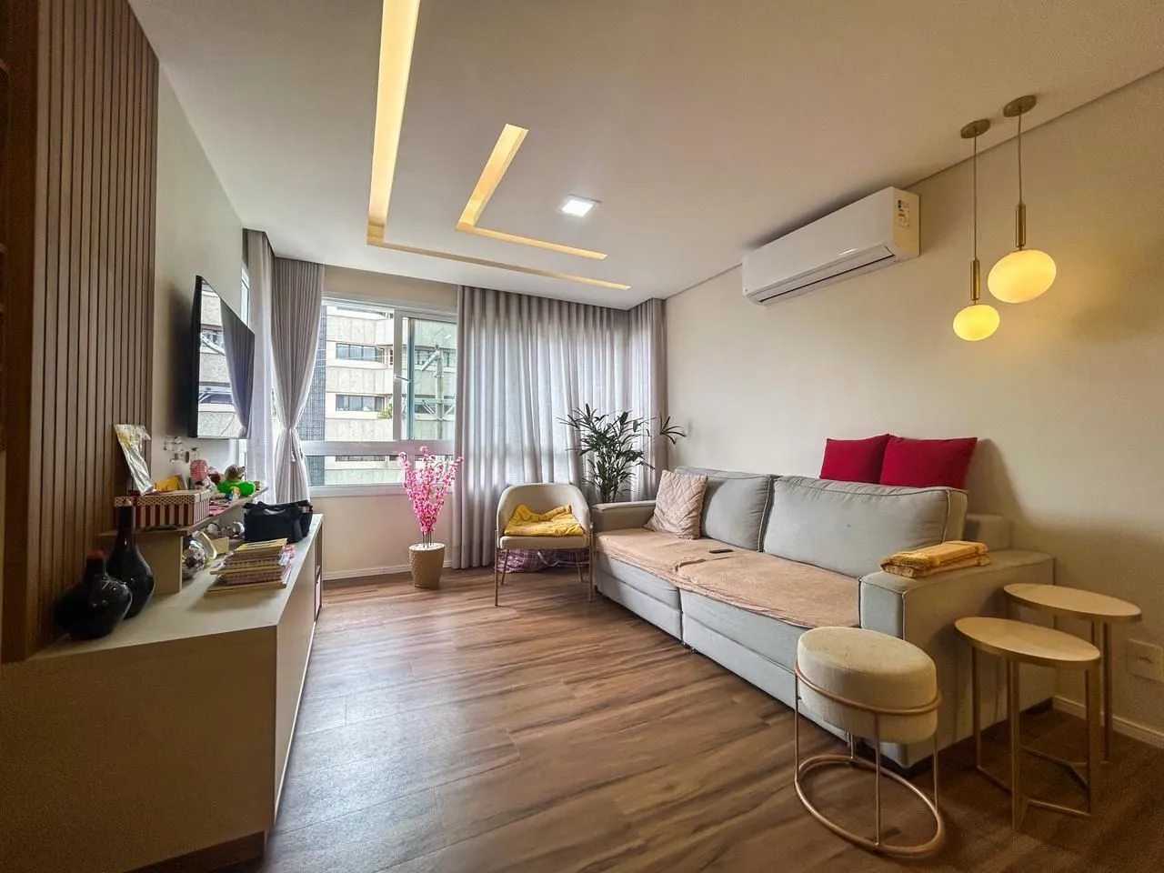 Imagem Impecável apartamento 03 dormitórios, 01 suíte - 87m² privativos, condomínio completa infra no Bairro Santa Tereza - Vaga dupla coberta.