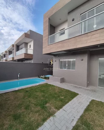 Imagem Sobrado com piscina para Venda em Guaratuba. 400m do mar! excelente localização!!