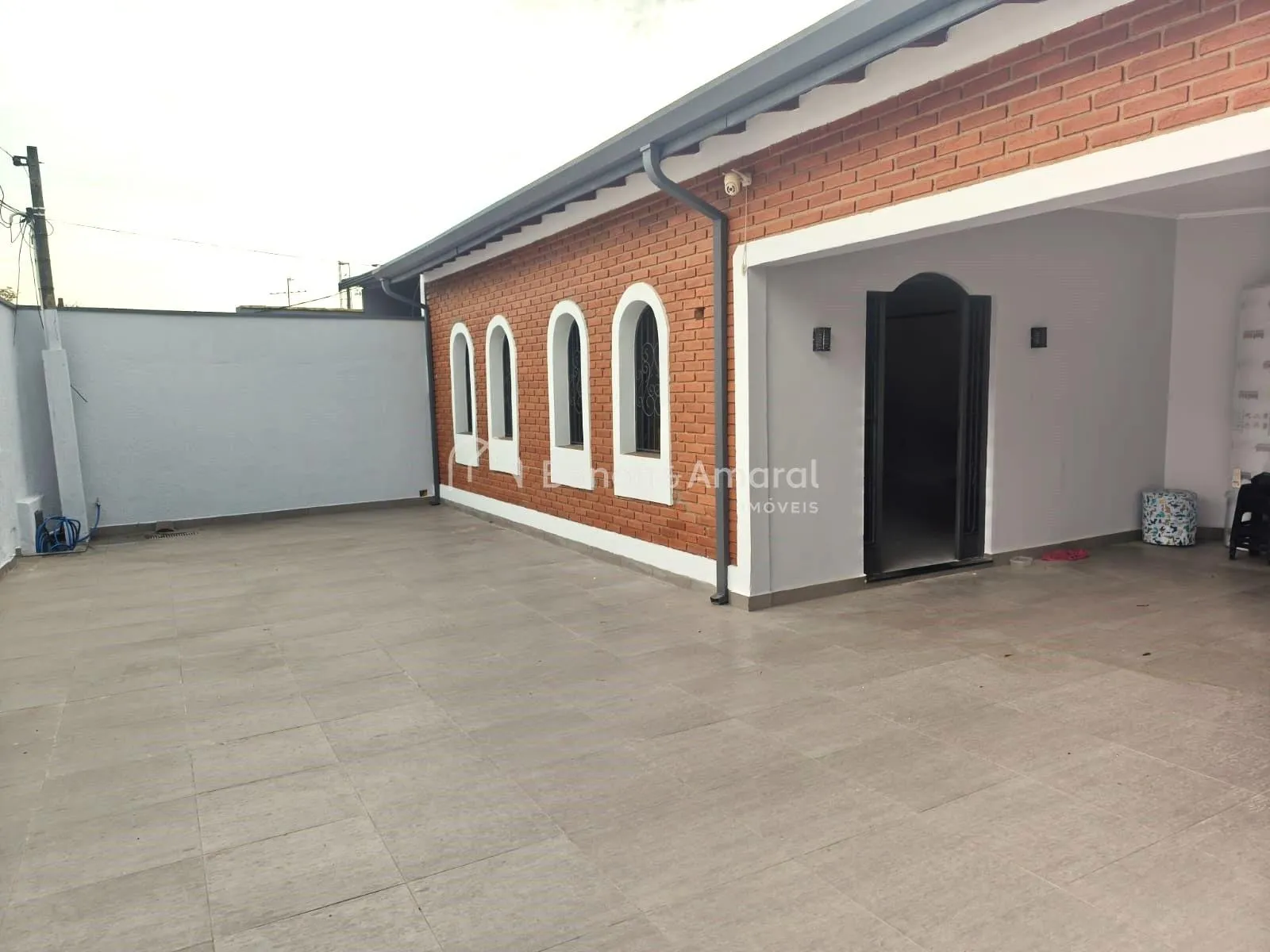 Foto do imóvel Casa Ampla com Duas Moradias Independentes, 4 Quartos, 6 Vagas e Quintal Espaçoso em Rua Thomás Alberto Whately, 104 - Vila Nogueira, Campinas - SP