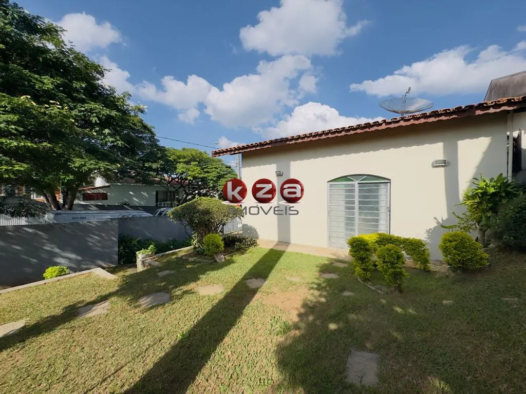 Imagem Casa à venda em Valinhos-SP, Jardim Santo Antônio! 3 quartos, 1 suíte, 2 salas, 3 banheiros, 2 vagas, 211m².