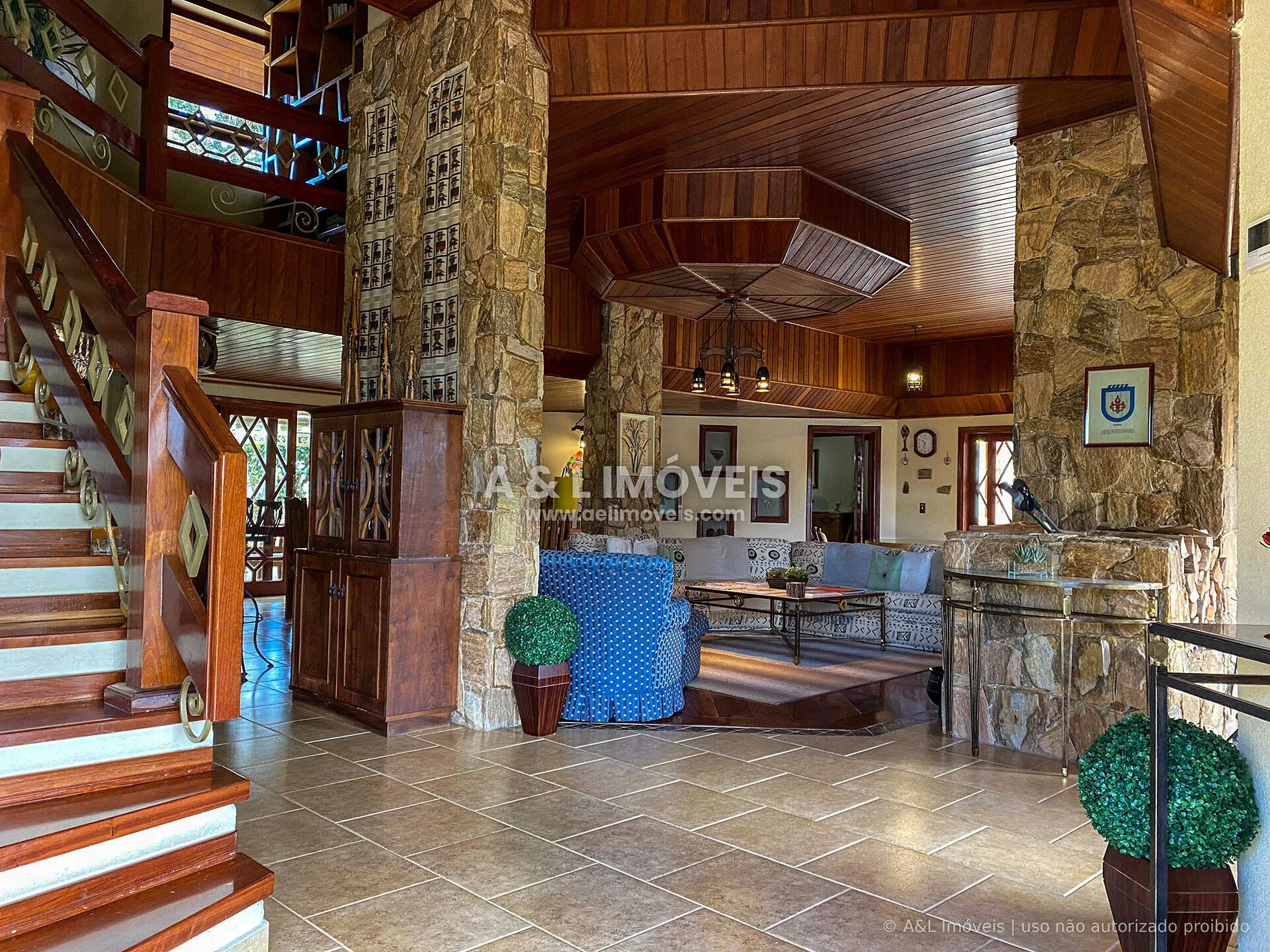 Imagem Casa em Campos do Jordão | 686 m², 6 Suítes com Lareira e Mirante 360°