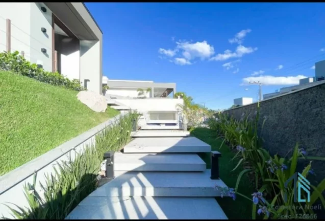 Imagem Casa MOBILIADA LINDA em condomínio, 04 suítes, 04 vagas, em Blumenau SC
