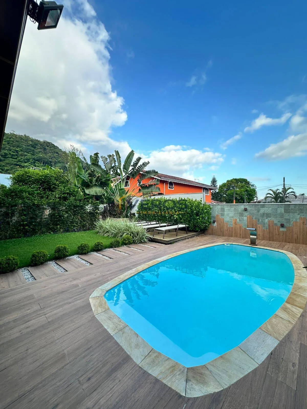 Imagem Casa com piscina a venda no Condomínio Portal Patrimonium em Caraguatatuba