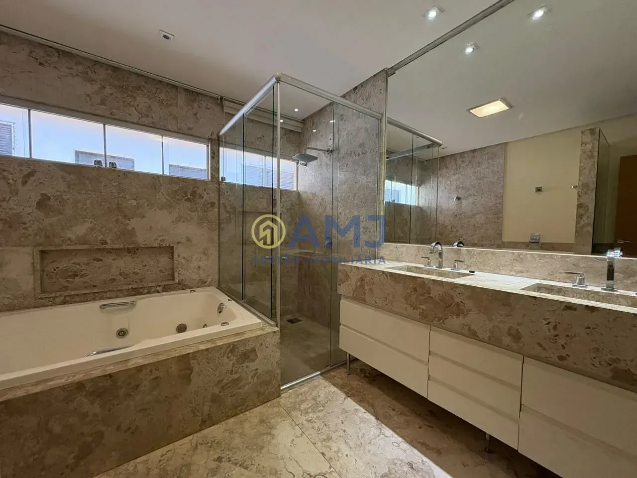 Imagem Sobrado para Locação 5 Quartos, 4 Suites, 2 Vagas, 614M², Jardins Madri, Goiânia - GO | Jardins Madri