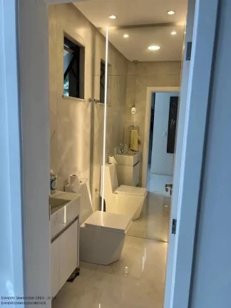 Imagem Impecável residência de alto padrão em Alphaville II, Salvador-BA: 4 suítes, 3 salas, 2 banheiros, 4 vagas - 496m².