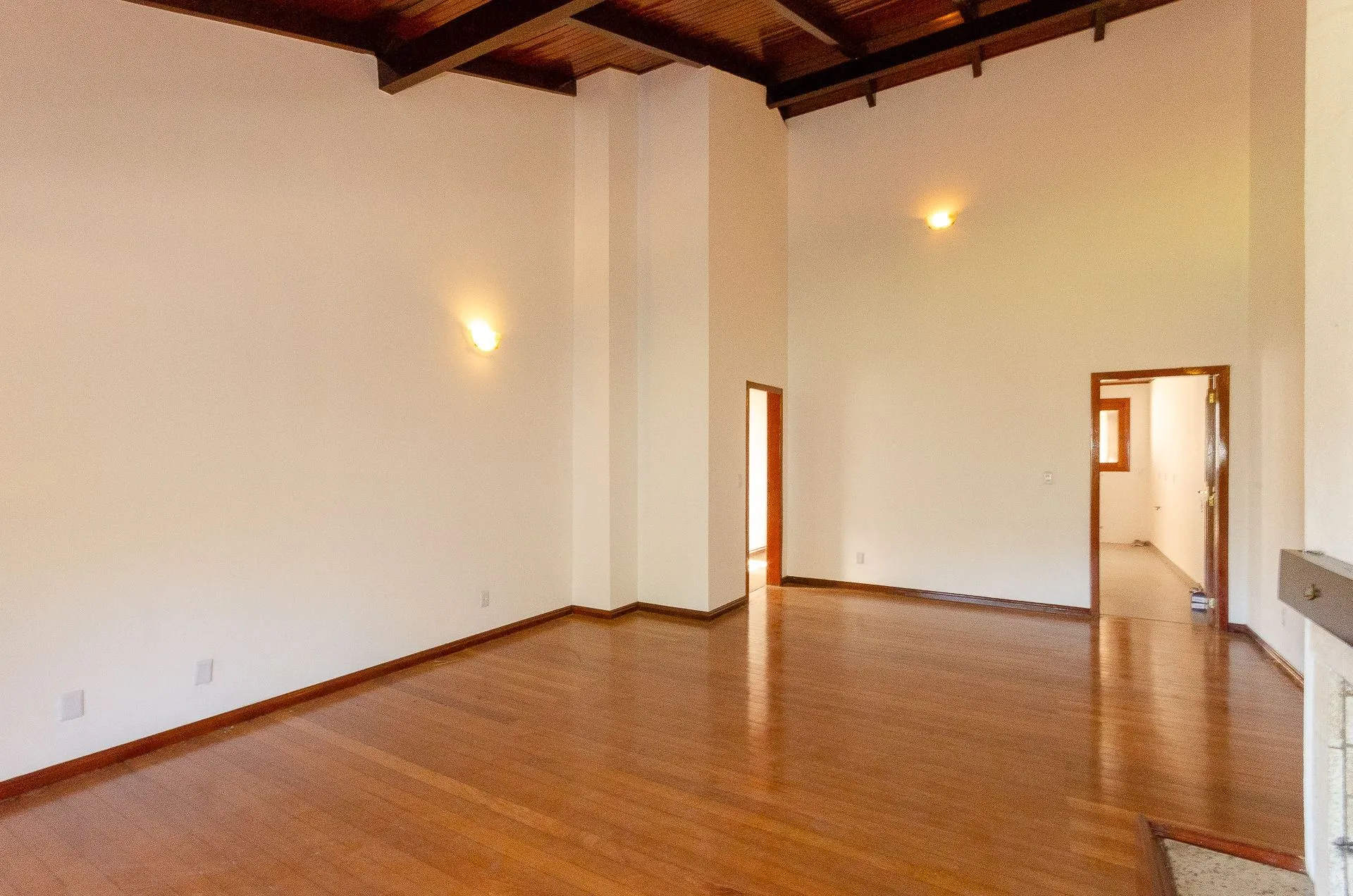 Imagem Casa Residencial de 4 Quartos à Venda em Porto Alegre, RS