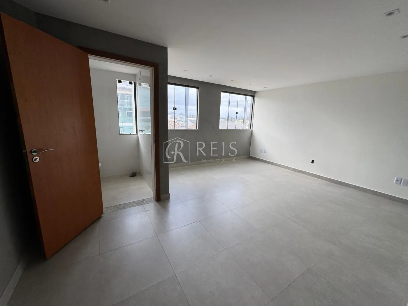 Imagem Sala Comercial para Locação em Rio das Ostras, Village Rio das Ostras, 1 banheiro