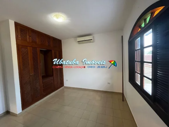 Imagem Sobrado com 03 dormitórios em excelente localização