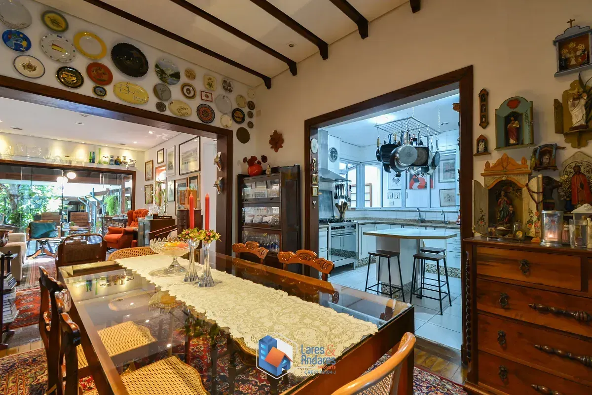 Imagem Casa para venda em Pacaembu com 3 quartos, sendo 3 suítes, 422m²