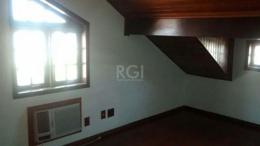 Imagem Casa para Venda - 316m², 3 dormitórios, sendo 1 suites, 2 vagas - Cavalhada