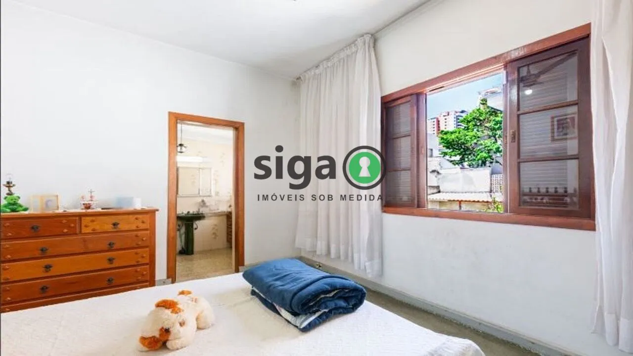 Imagem Sobrado em Perdizes com 248m², 4 quartos e 2 suítes em localização nobre.