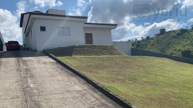Imagem Casa à Venda na Cidade de com 4 Quartos, 2 Suítes e 6 Vagas de Garagem - Imperdível!
