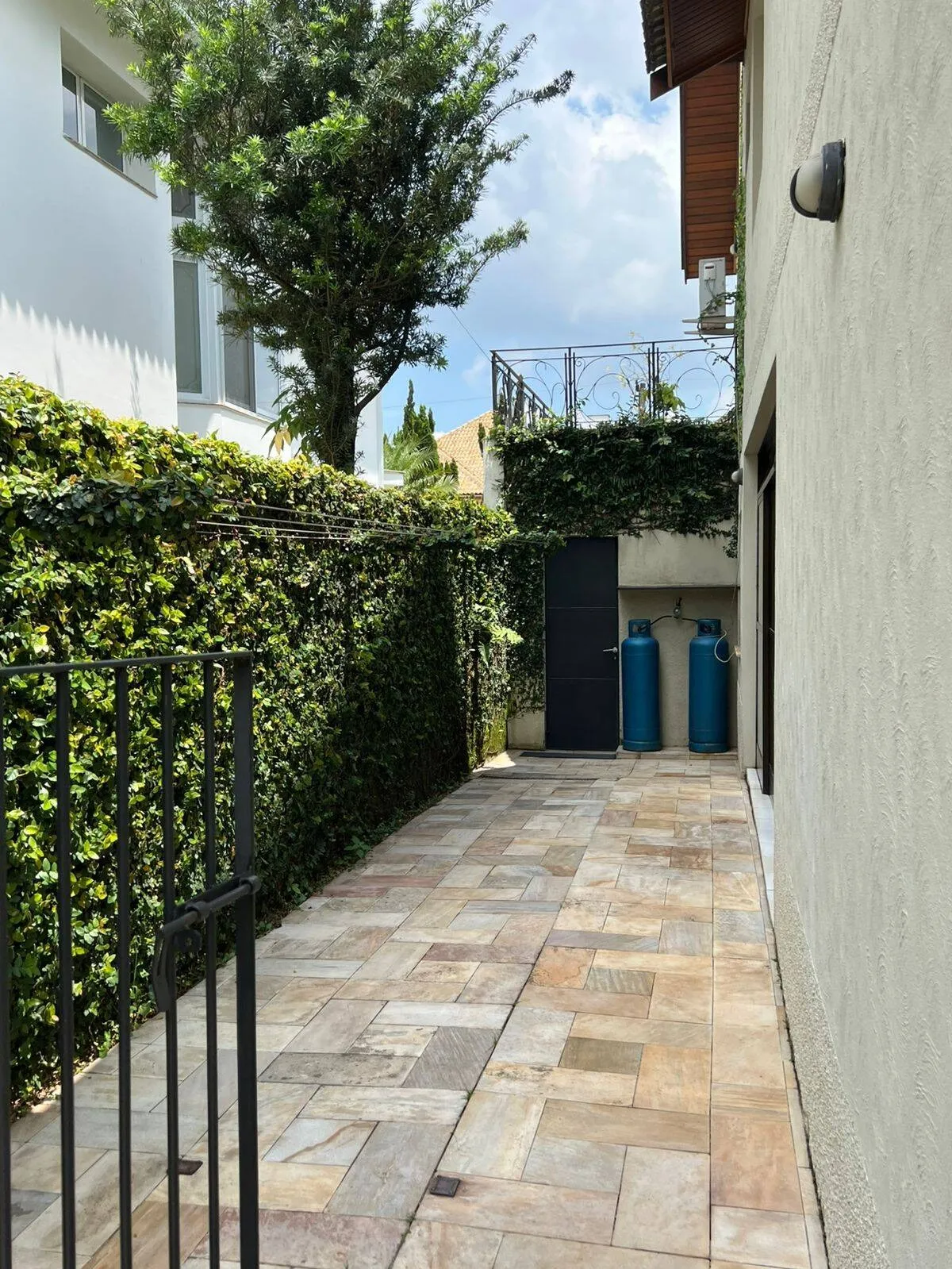 Imagem Casa Exclusiva em Tamboré, Santana de Parnaíba - Rodeada de Verde