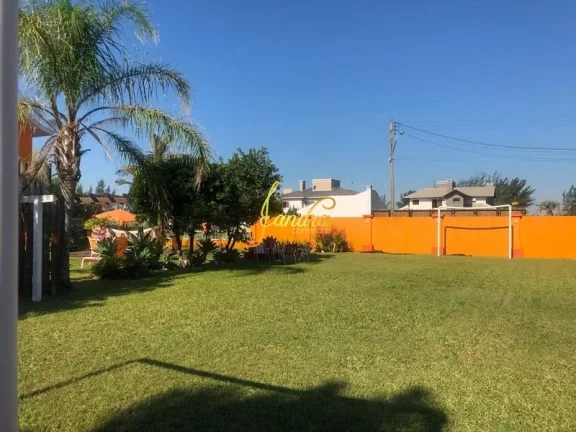 Imagem Sobrado com 01 quadra do mar