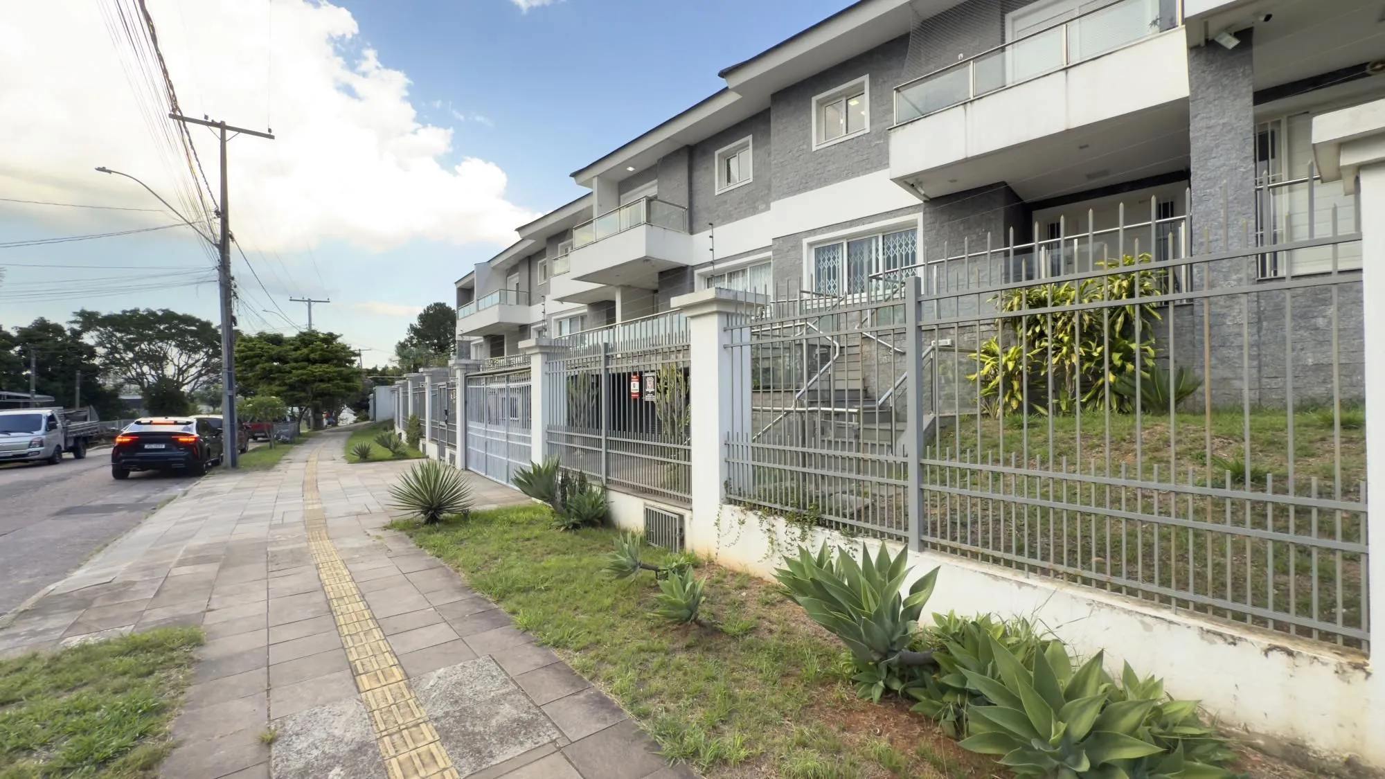 Imagem Casa para Comprar com 4 suítes, 386 m² - Chácara das Pedras - Porto Alegre