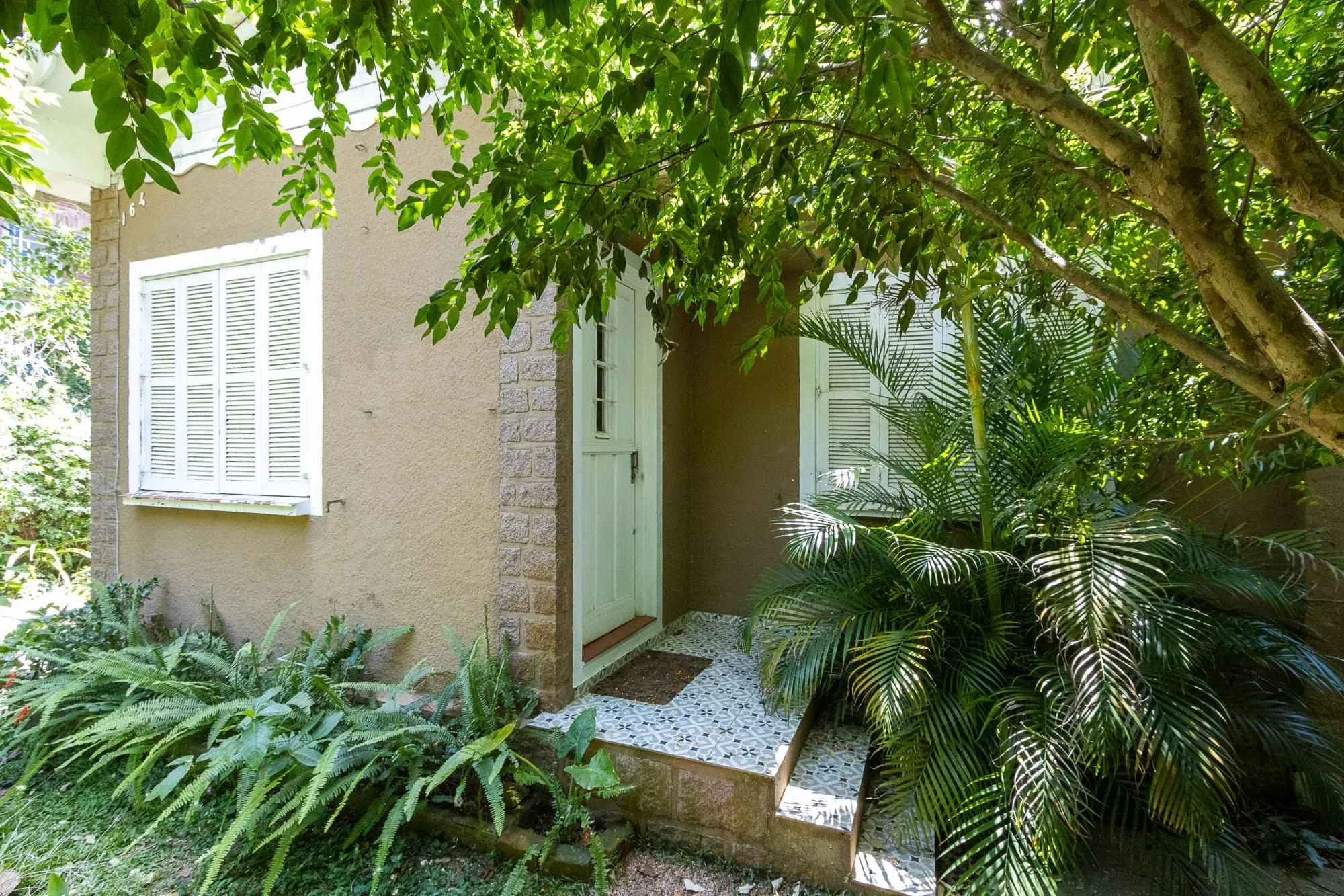 Imagem Bela casa térrea, 2 dormitórios e 1 suite - Parte alta do Bairro Espirito Santos