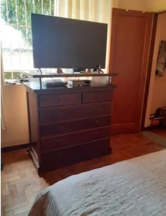 Imagem CASA COM 04 QUARTOS, 03 VAGAS, RUA PLANA NA SERRA