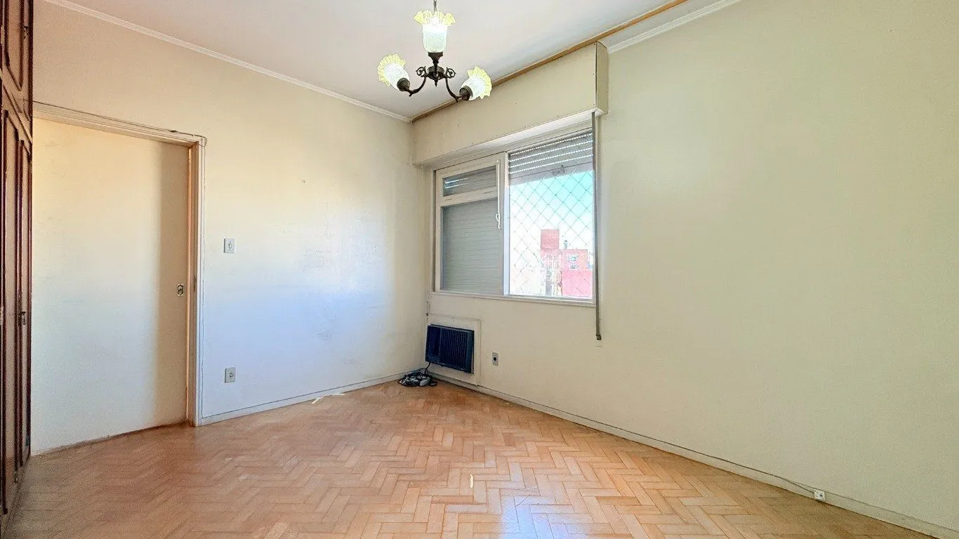 Imagem Apartamento de 3 dormitórios à venda no Bairro Petrópolis, Porto Alegre.