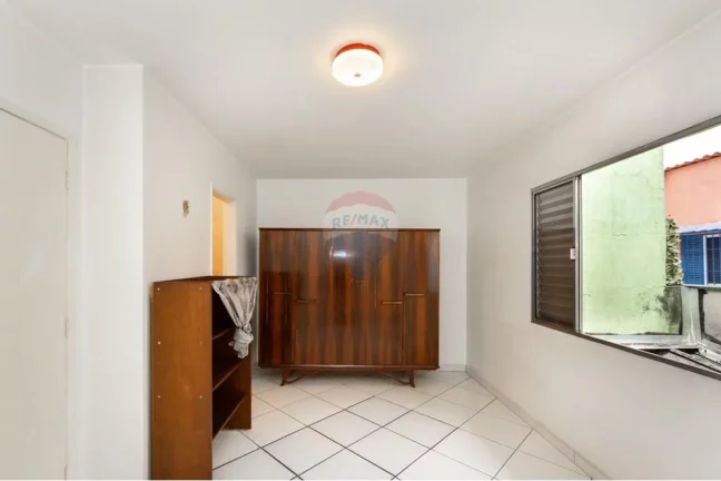 Imagem Casa bem localizada no jardim prudência com 3 Dormitórios,2 Banheiros, Sala com piso frio, Cozinha, corredor lateral, 2 vagas de garagem,