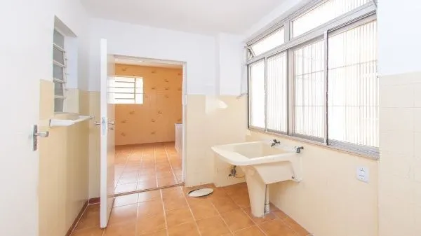 Imagem Vende-se apartamento com 3 quartos (1 suíte), 97 m² e 1 vaga - Bom Fim