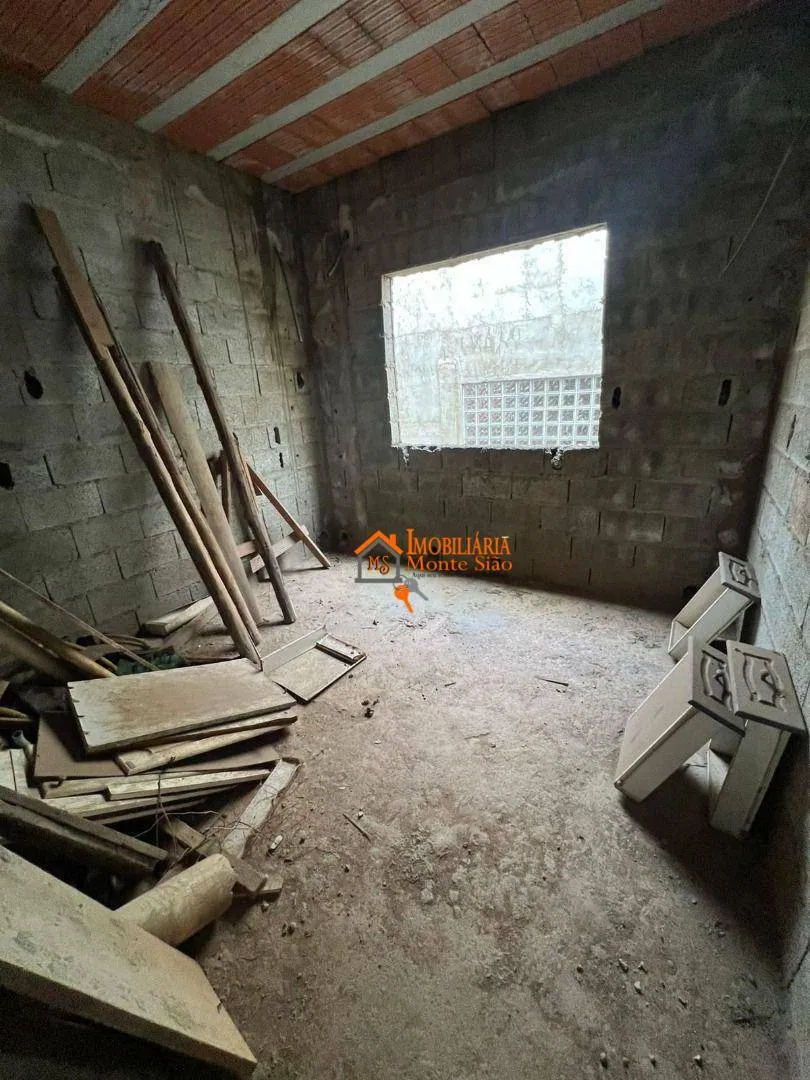 Imagem Casa com 4 dormitórios à venda, 400 m² por R$ 660.000,00 - Cidade Soberana - Guarulhos/SP