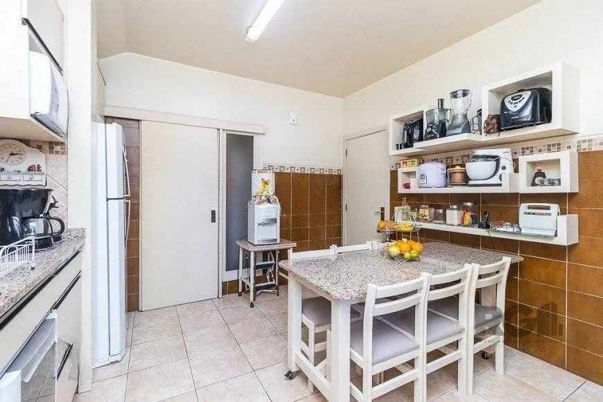 Imagem Casa para Venda - 235m², 4 dormitórios, sendo 1 suites, 2 vagas - Azenha