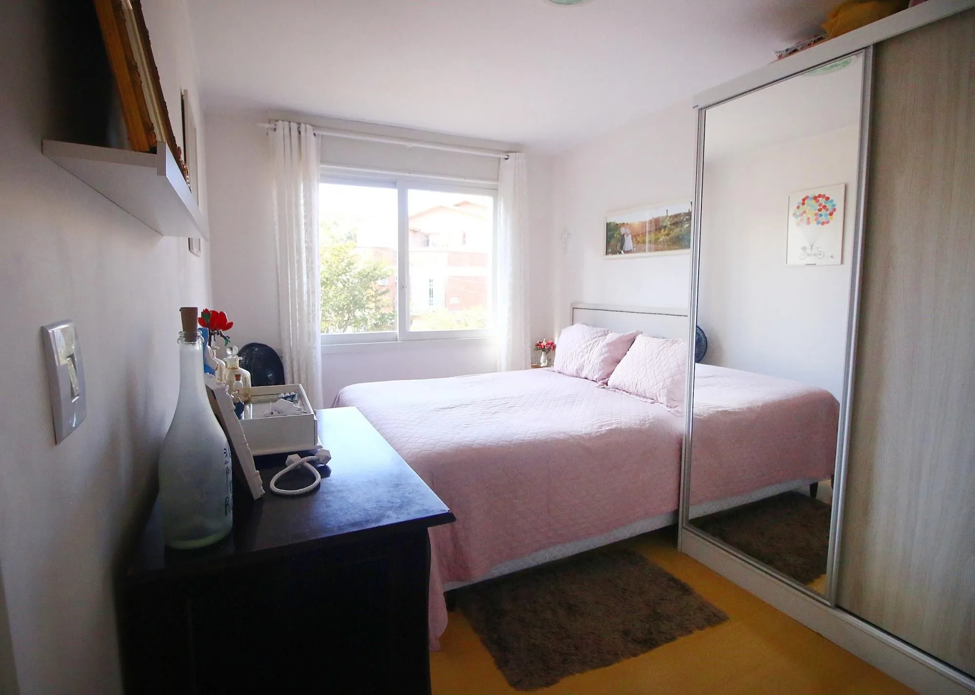 Imagem Apartamento Semi Mobiliado com Vista para Praça na Medianeira - 2 Dormitórios e Excelente Localização!