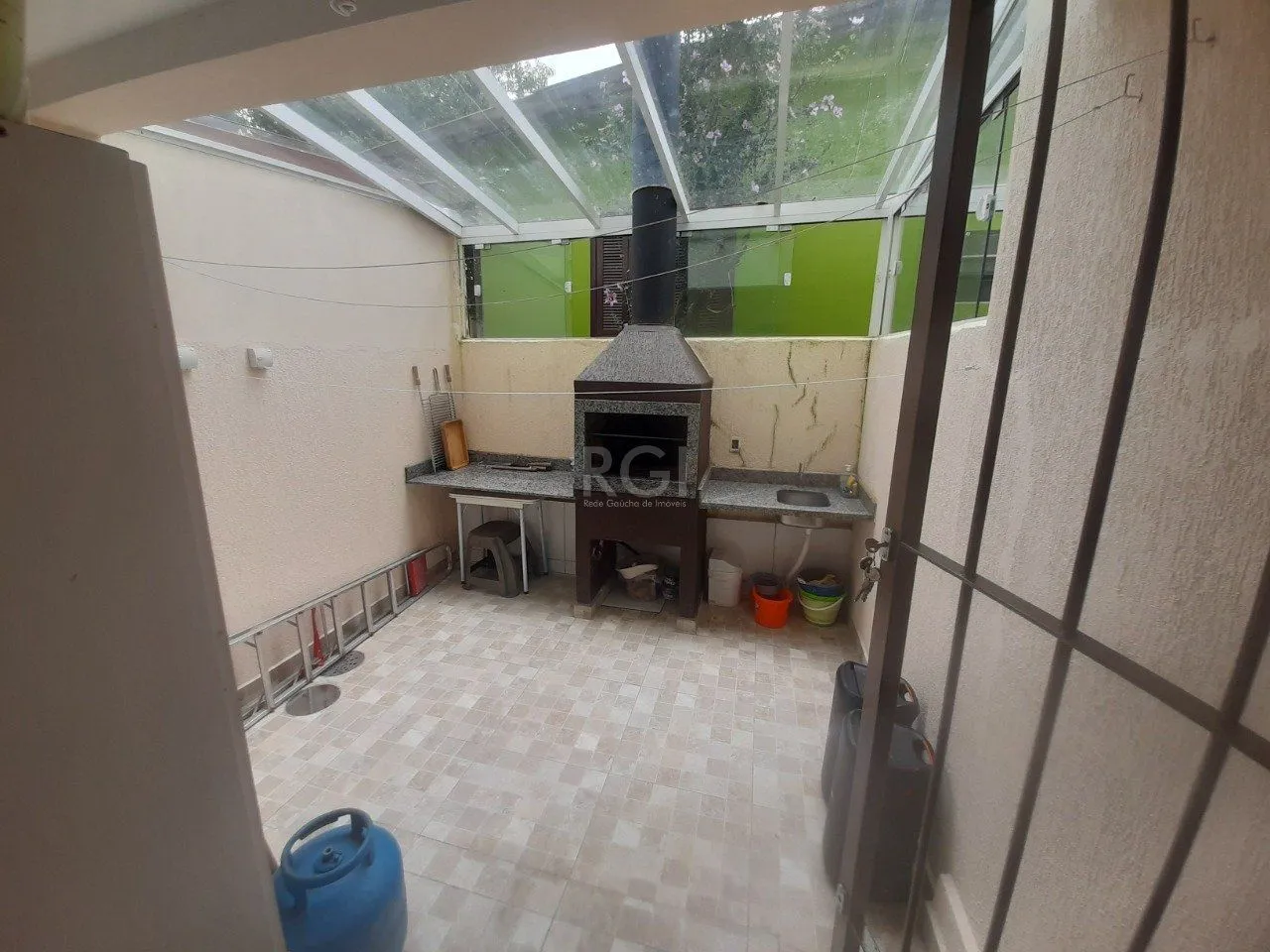Imagem Casa com 2 quartos, 2 suítes, varanda, vaga, no bairro Aberta dos Morros, Poa/RS