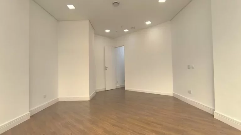 Imagem SALA COMERCIAL DE 53M² PARA LOCAÇÃO, COM 2 BANHEIROS, 1 VAGA - ED. GOLDEN OFFICE - EM JUNDIAÍ SP