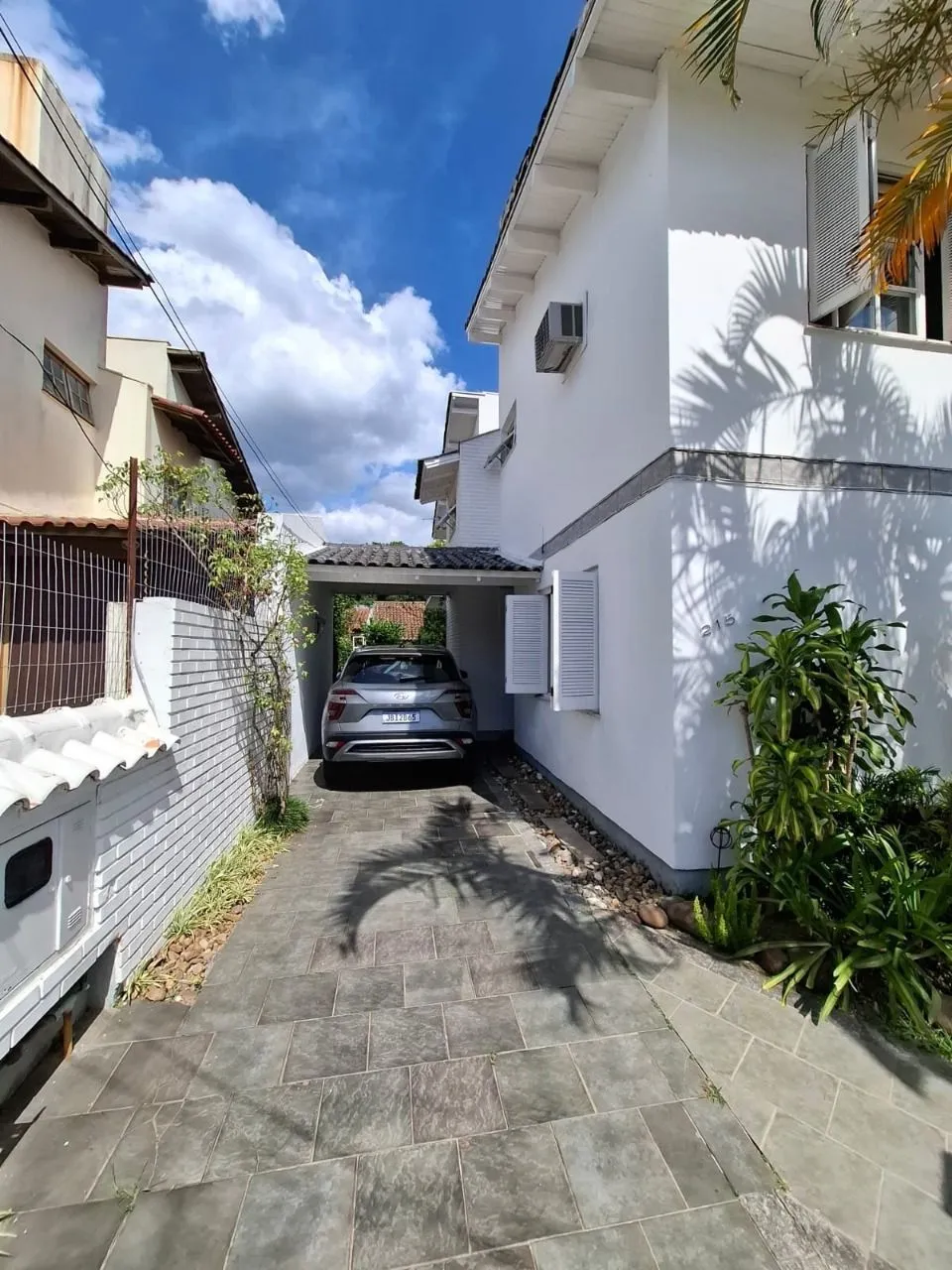 Imagem Casa em Porto Alegre, no bairro Ipanema, com 3 dormitório(s), e 3 banheiros, à venda.