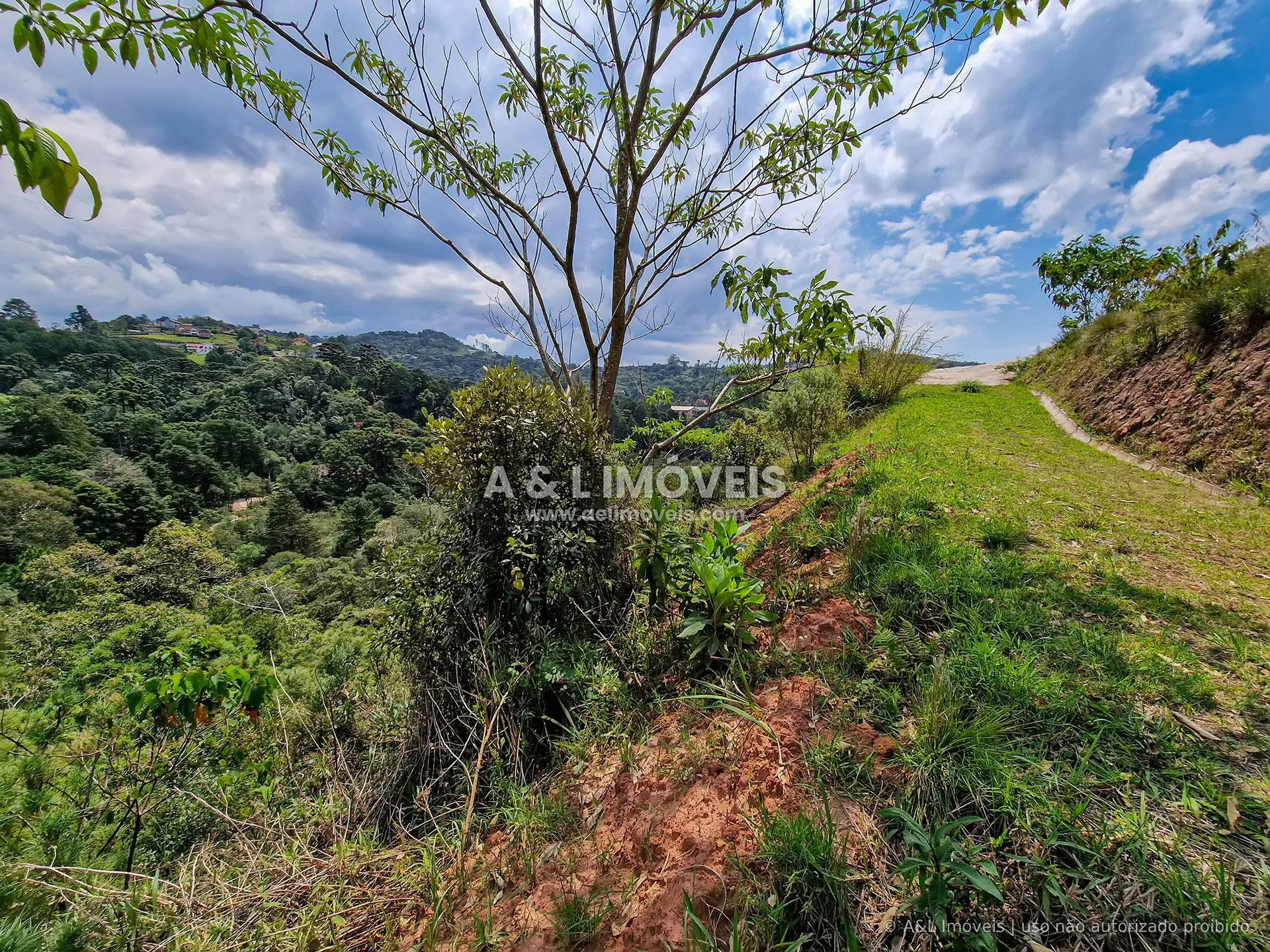 Imagem Terreno no Quintas do Atalaia | Vista para o vale e projeto aprovado