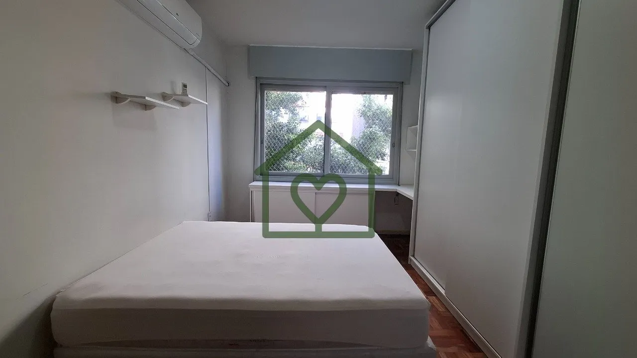 Imagem Apartamento 1 dormitório, de frente, sol da manhã, semi-mobiliado, banheiro com piso reformado, su...