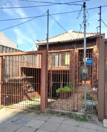 Imagem Casa no bairro Partenon de 3 dormitórios e vaga