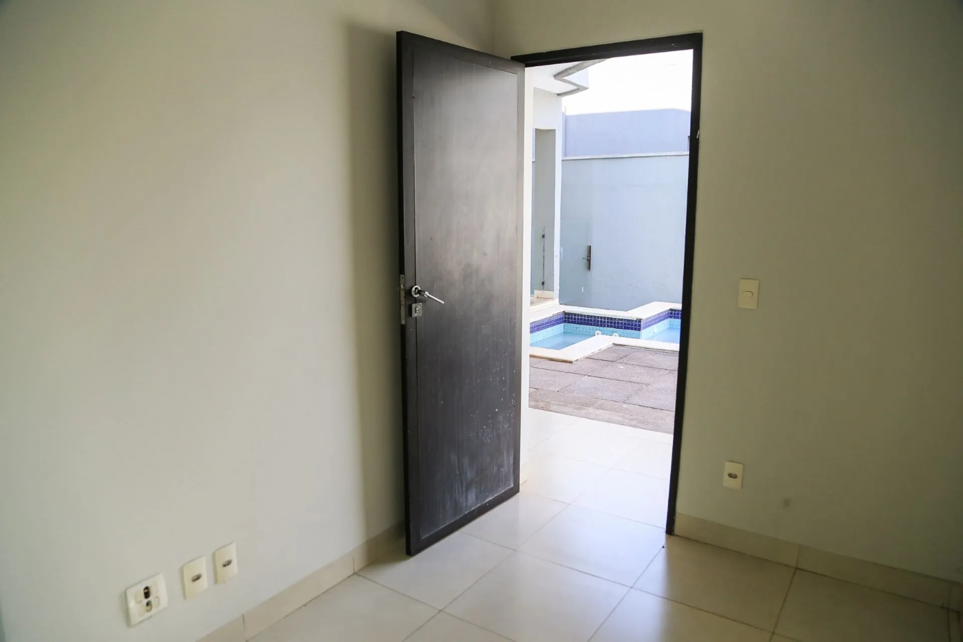 Imagem Sobrado Moderno de Alto Padrão - 5 Qts (2 Suítes), piscina.