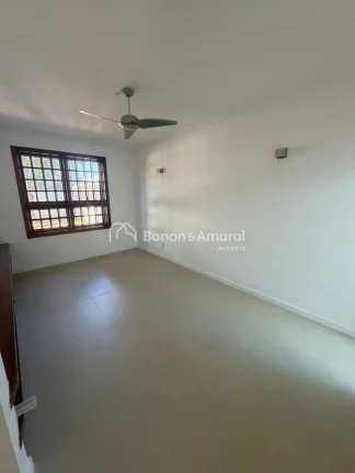 Imagem Ampla e confortável, esta excelente residência conta com 298m² de área construída, oferecendo e...