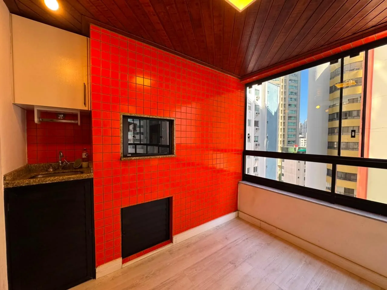 Imagem Apartamento com vista para o mar à venda com 107.28m2 por R$ 1.700.000,00