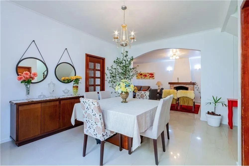 Imagem Ampla casa com 3 Dormitórios e Pátio Próximo a Adda Mascarenhas