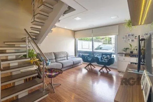 Imagem Casa impecável e mobiliada, com 3 niveis, possui 3 dormitórios sendo 1 suíte, 4 banheiros