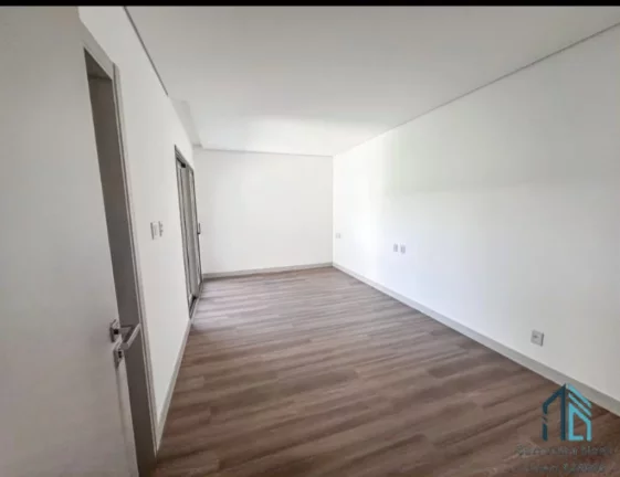 Imagem Cobertura, 04 suítes, 03 vagas PÉ na Areis, localização privilegiada no Centro de Piçarras SC