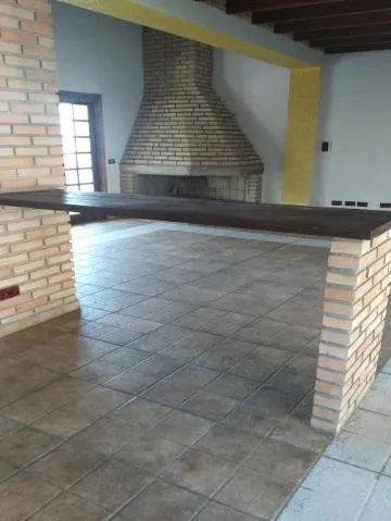 Imagem VENDA DE SOBRADO NO PARQUE NOSSA SRA. DO CARMO, 258m² com 2 suítes, churrasqueira, sala com lareira, quintal amplo e 06 vagas. CONSULTE-NOS.