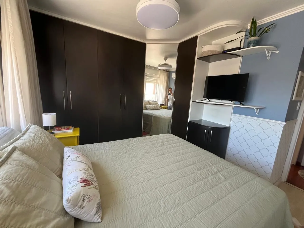 Imagem Apartamento de 2 quartos, 2 banheiros e 1 vaga de garagem no bairro Santana POA