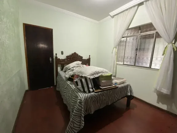 Imagem Espetacular Casa com 5 Dormitórios, Jardim Encantador e Pomar Privativo – Localização Privilegiada!