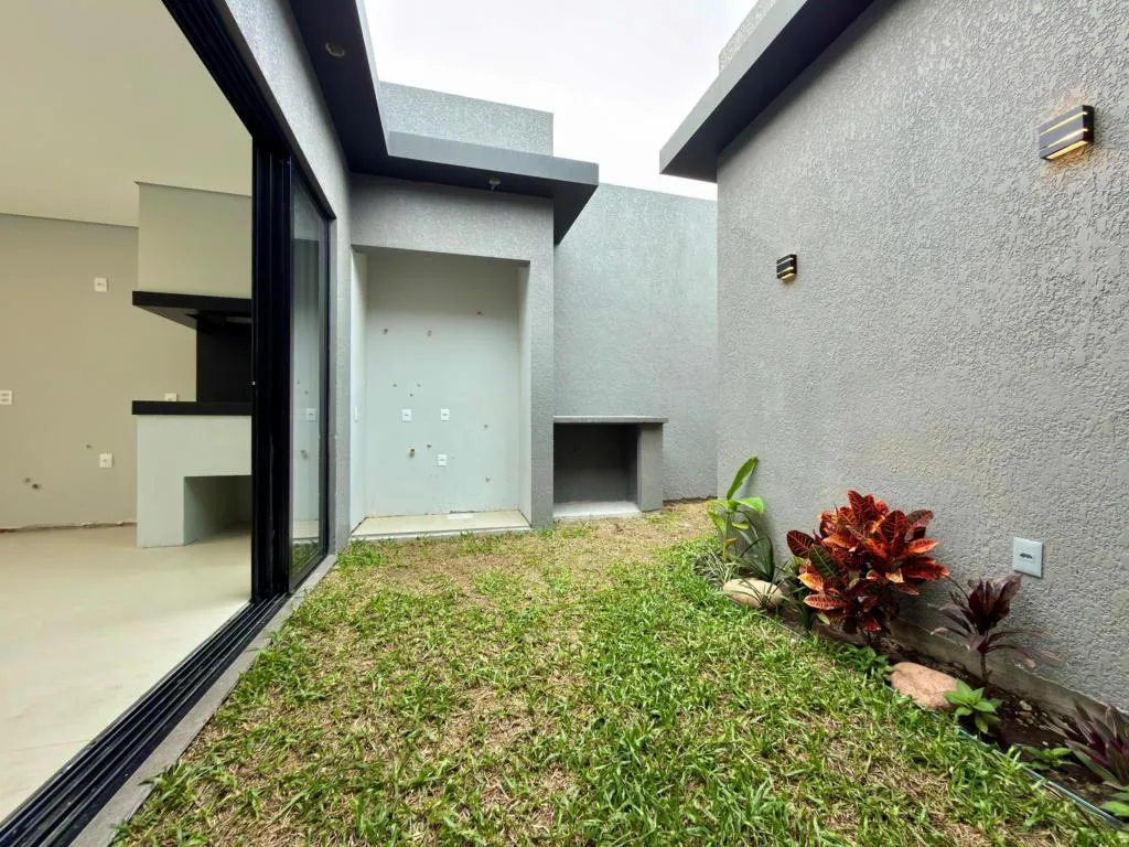Imagem Casa 3 Dormitórios - Bairro Noiva do Mar