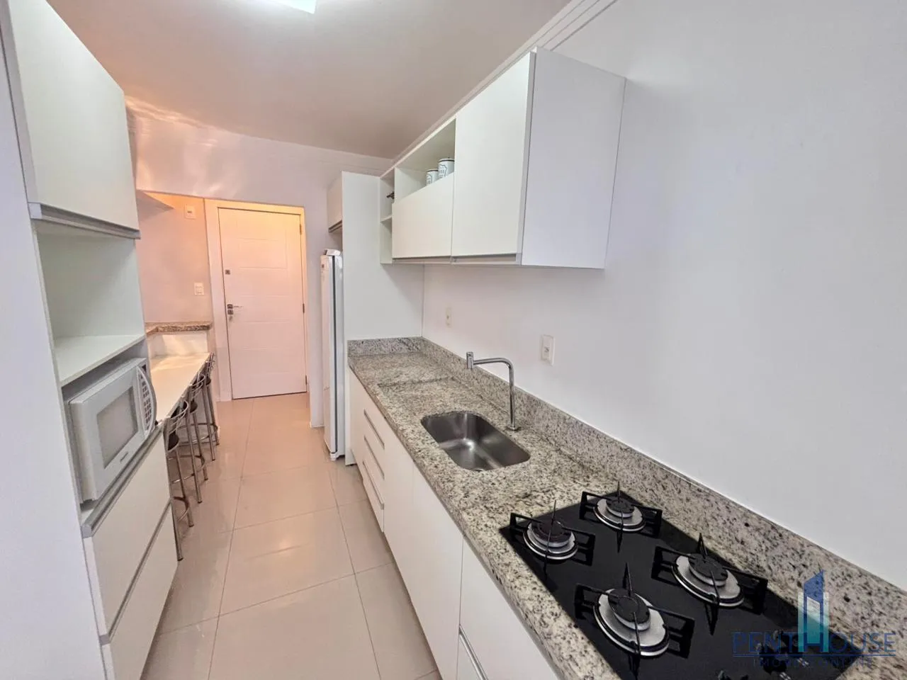 Imagem Apartamento Quadra Mar para Venda em Balneário Camboriú, CENTRO, 2 dormitórios, 1 suíte, 2 banheiros, 2 vagas