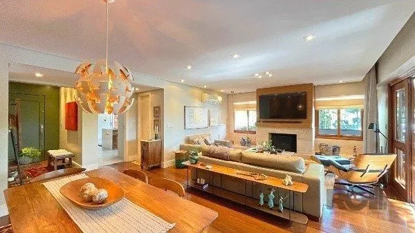 Imagem Apartamento de 200m², 4 quartos, 1 suíte e 4 vagas - Moinhos de Vento