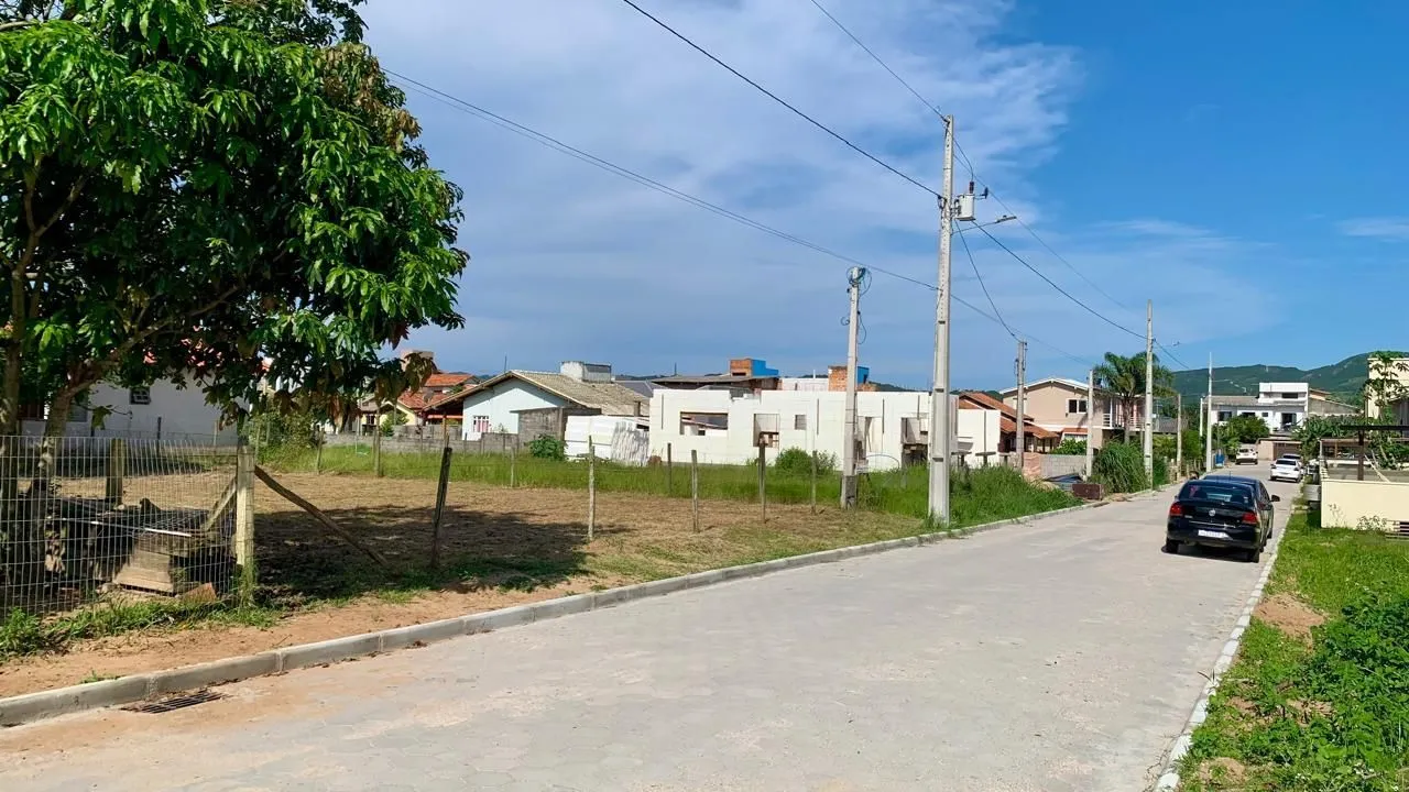 Imagem EXCELENTE TERRENO GAROPABA SC. ÓTIMO LOCAL PARA MORAR OU INVESTIR.