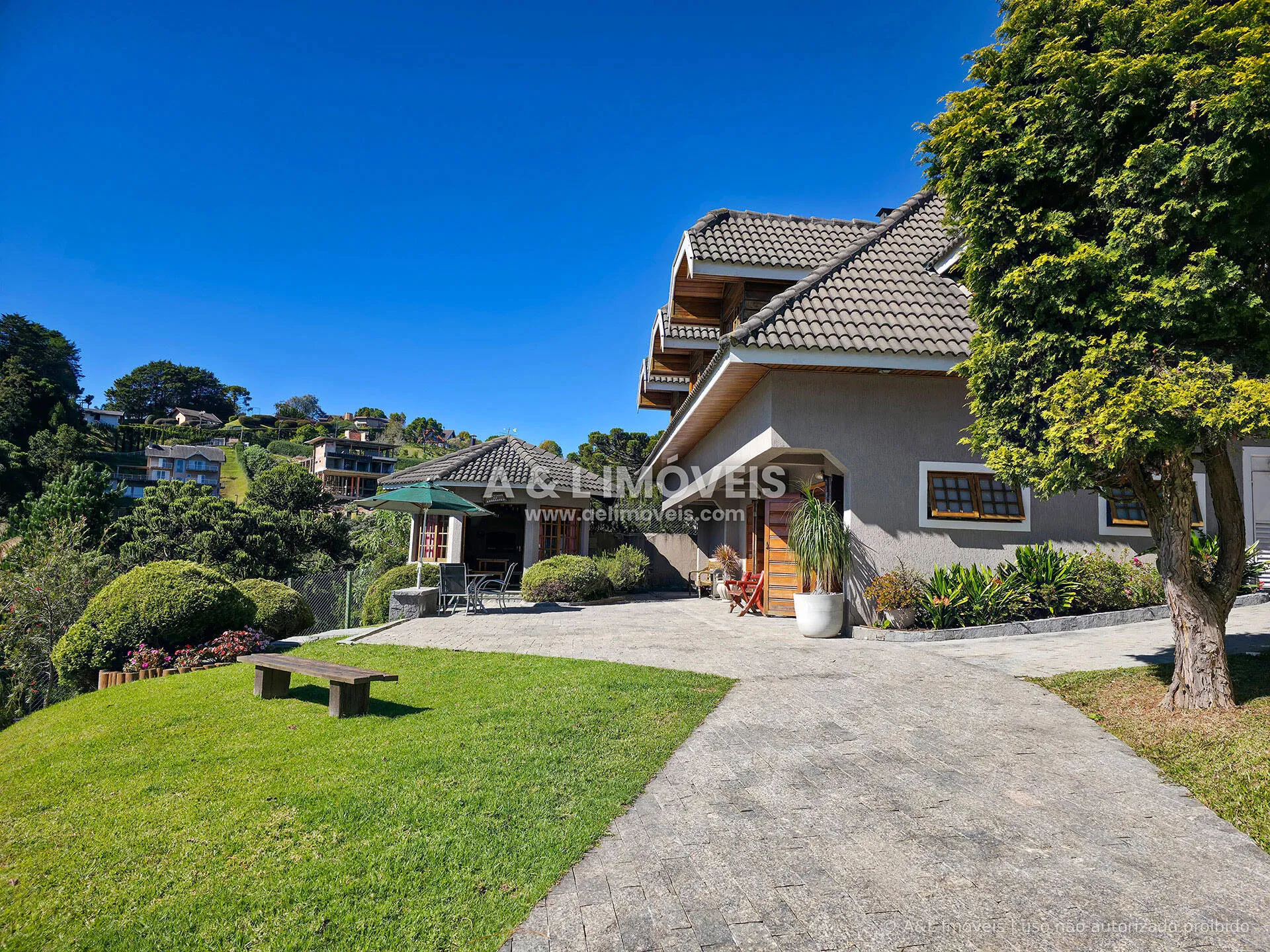 Imagem Casa à venda no Portal do Capivari com 5 dormitórios e 3 suítes