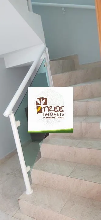 Imagem VENDA DE SOBRADO NO SCAFFID II, EM ITAQUAQUECETUBA/SP, 150m² com 2 suítes, salas amplas, cozinha planejada, quintal e 03 vagas. CONSULTE-NOS.