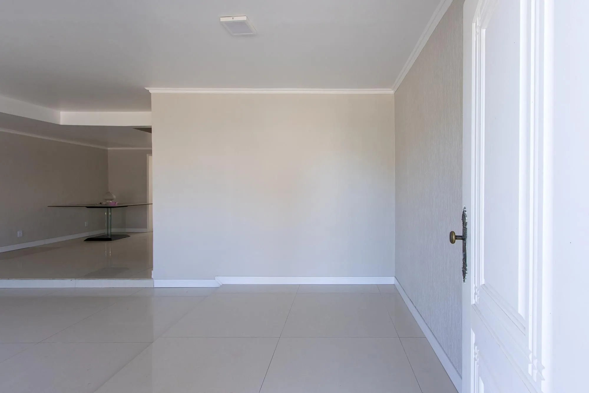 Imagem Casa de alvenaria, com 3 quartos, 1 suíte e 3 vagas de garagem.